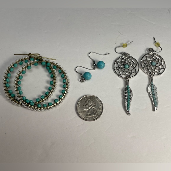 3 pair of dangle earrings and one bracelet faux turquoise - Picture 2 of 4